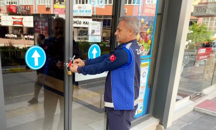 Belediye, bir zincir market şubesini mühürledi